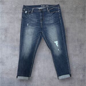 Signature Levi’s Strauss / Modern Slim / Cuffed
Plus Size / Women’s 20